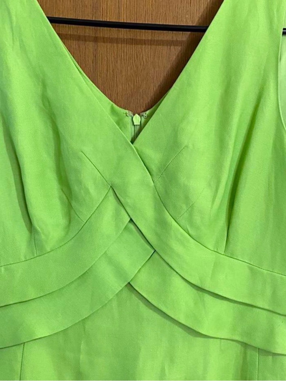 ANTONIO MELANI Lime Green Sleeveless V-Neck Sheath Dress - Picture 4 of 5